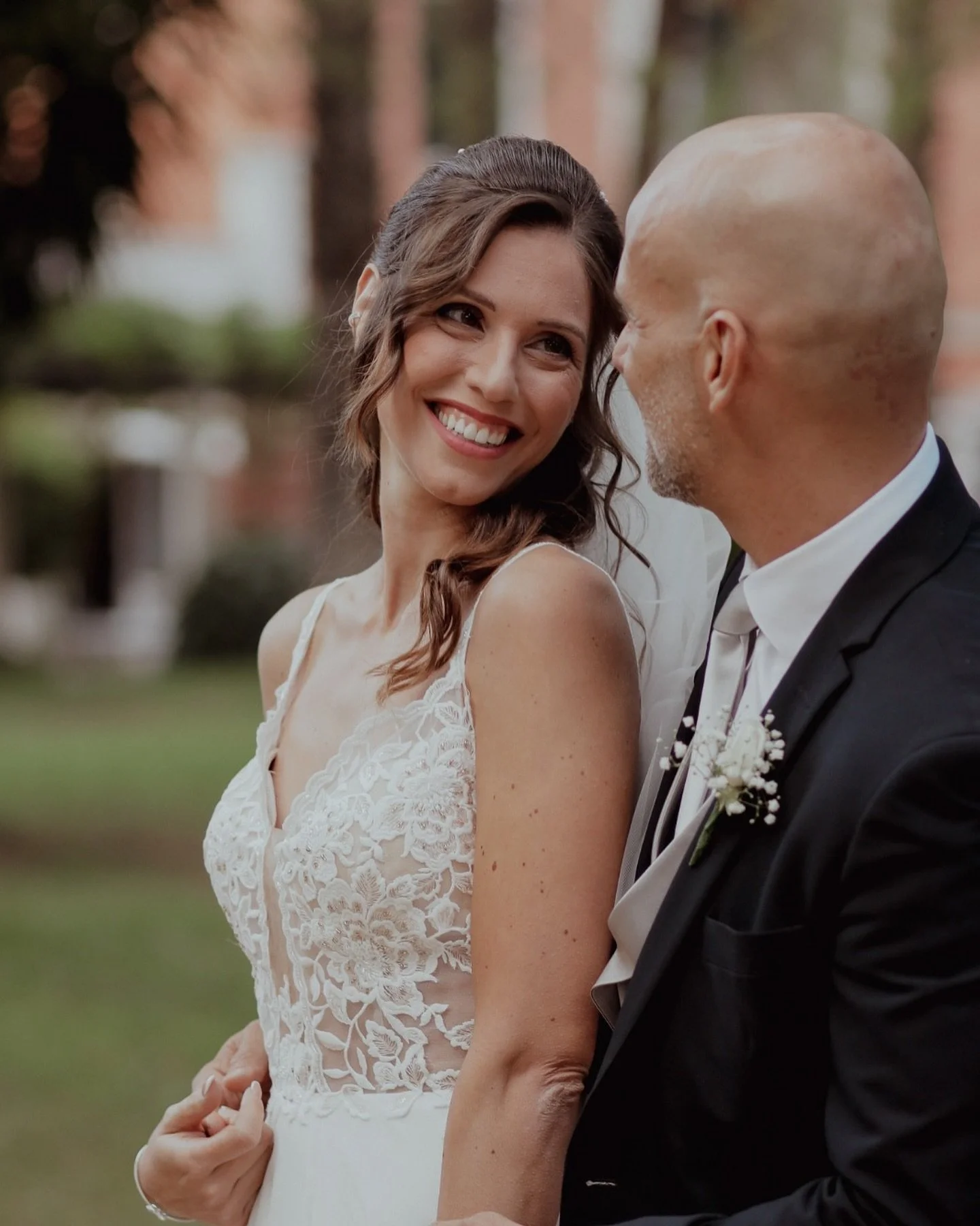 Le emozioni sanno parlare al cuore senza troppe parole.

Ecco perch&egrave; abbiamo riassunto gli scatti pi&ugrave; teneri per raccontarvi un matrimonio dal sapore semplice, intimo e famigliare.

Benvenuti nel magico giorno di Jay &amp; Fabio.