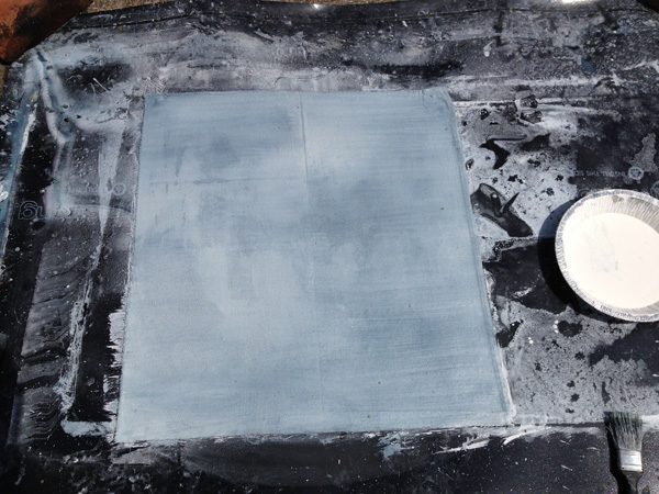 Using thinned paint doesn’t just have to create clouds, but can also create brushed streaking like here. It looks good as an undercoat.
