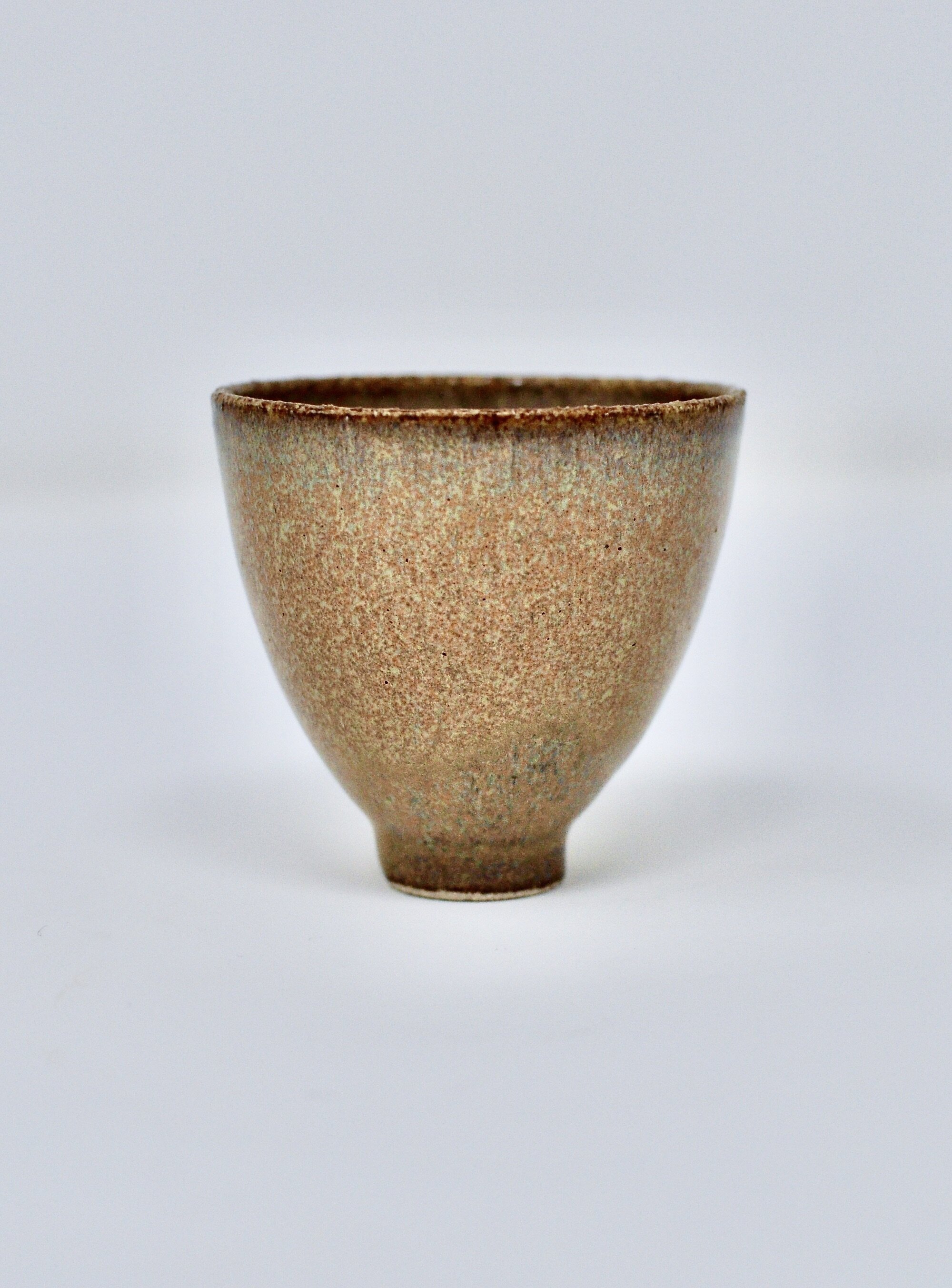 Narrow footed vessel