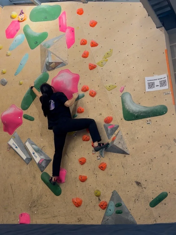 The goal for this Nov is to climb once a week! Feeling a little less tired and nauseous and I&rsquo;m hopeful about moving regularly again 🐵

Week 1 report: 
3x 30 min climb 🙌
This feels more manageable right now than a full session, and I can defi