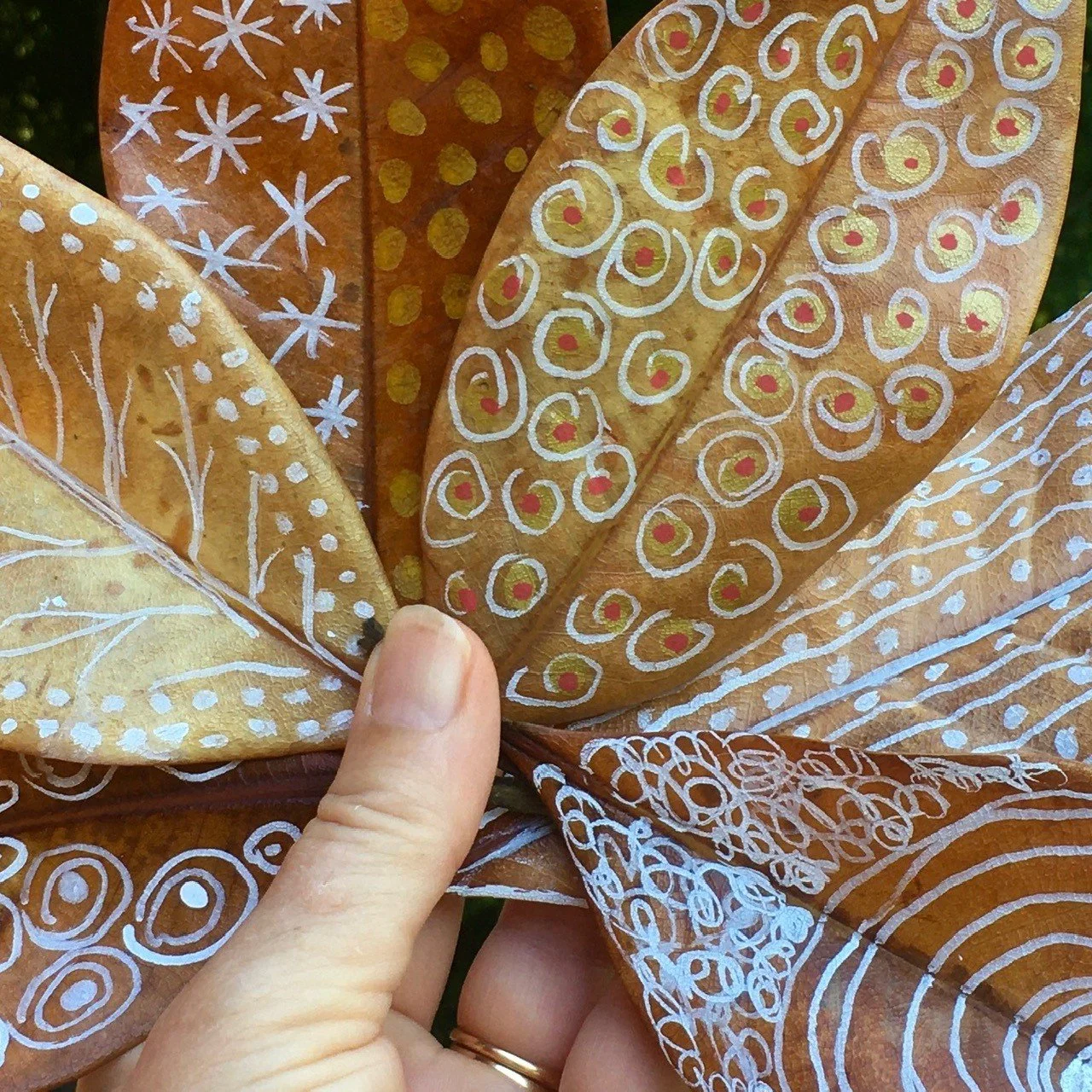 leaf decorating.jpg