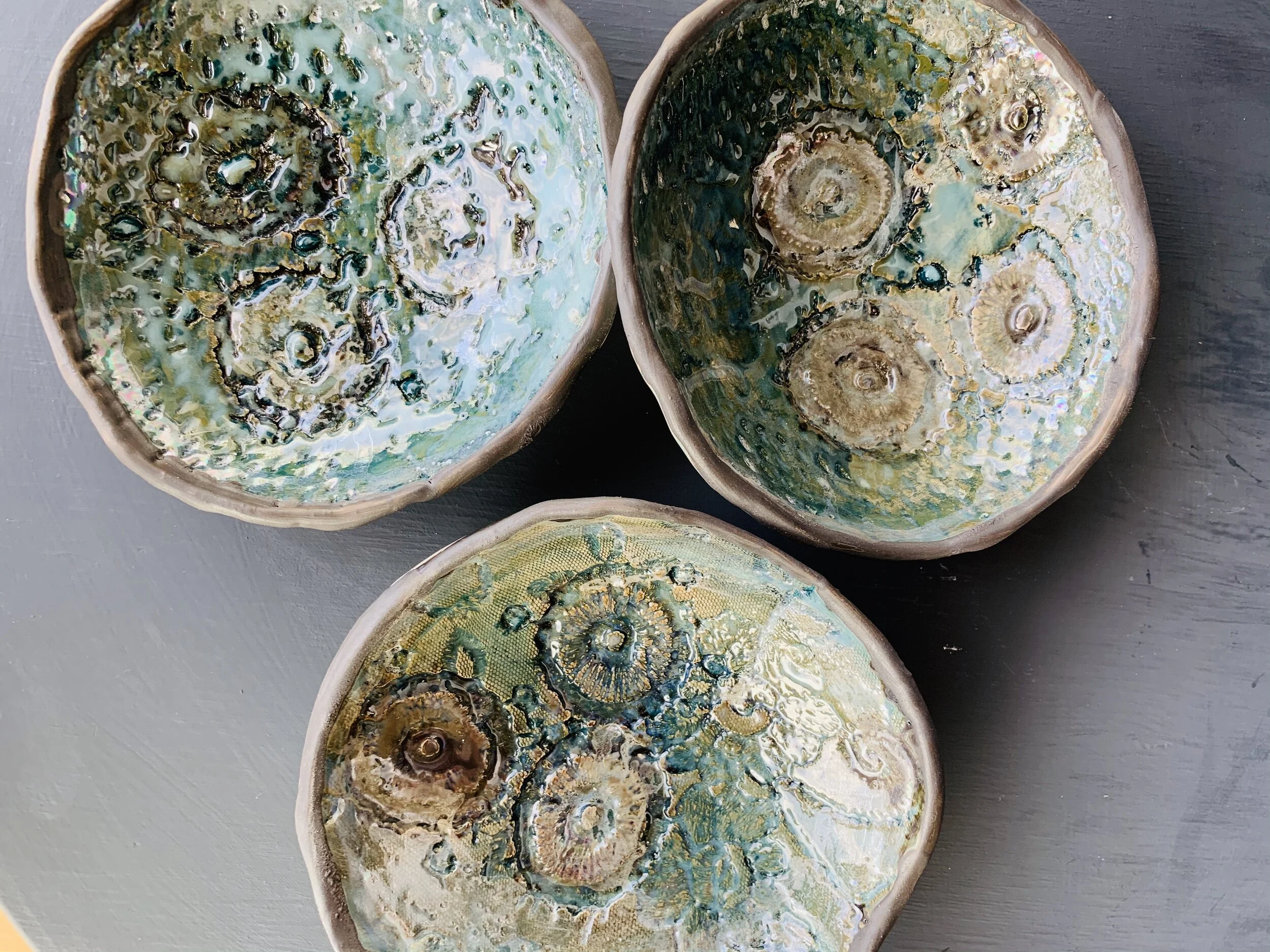 Textured stoneware coconut shape bowls