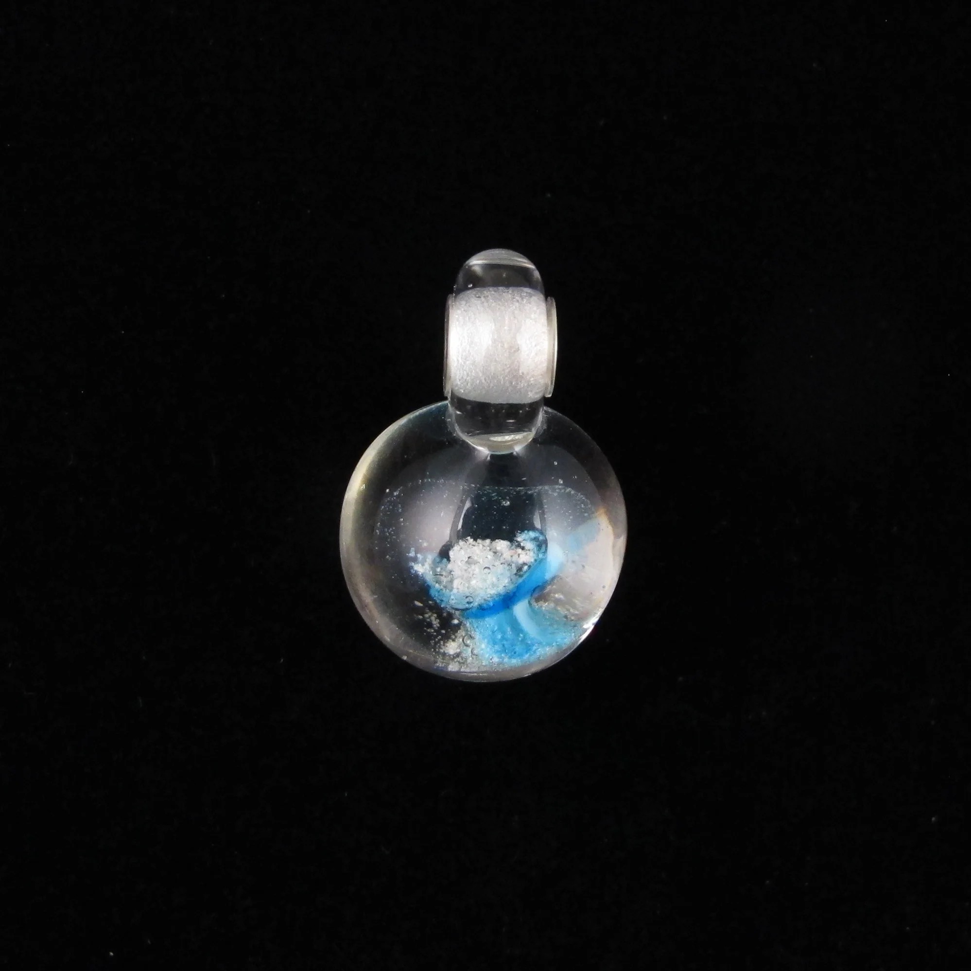 Pandora bead w loop front.JPG