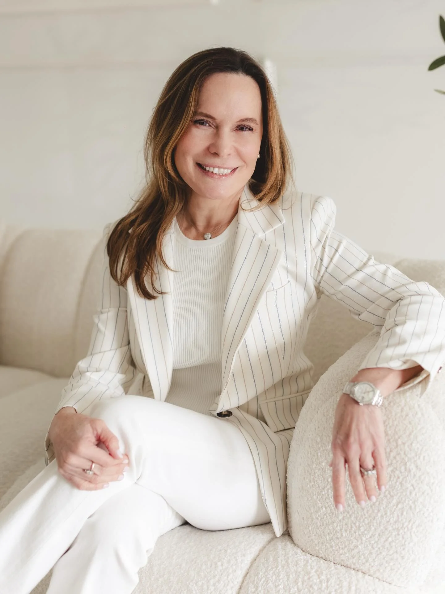 Sharing this midday meditation from @femcitymiami President @anatootle Reminding you to check in with yourself often so that overwhelm doesn&rsquo;t take over your day❤️