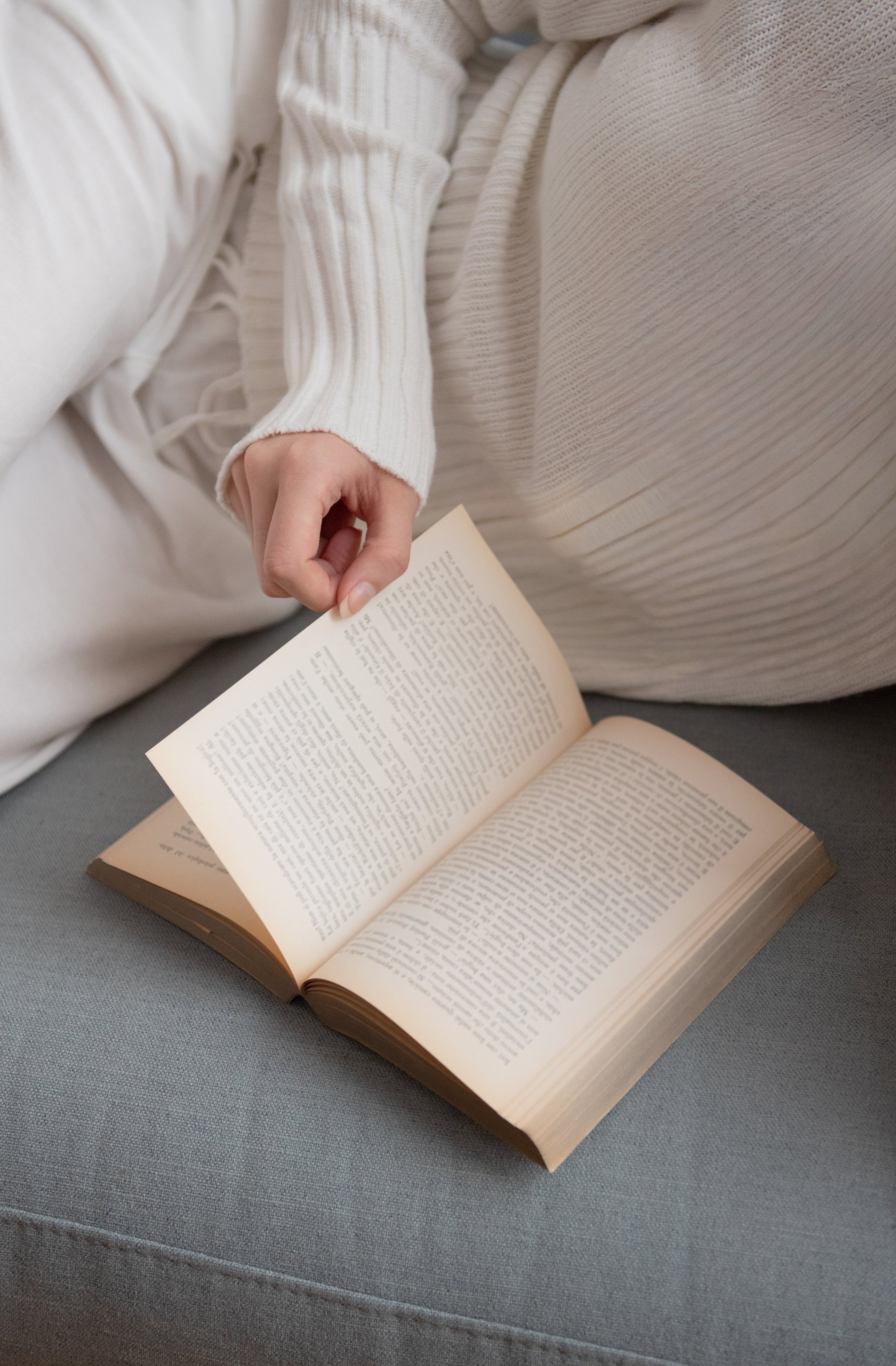 NASHVILLE FEM-Tastic Day Out – August Book Club at Sapphire Suites Franklin!