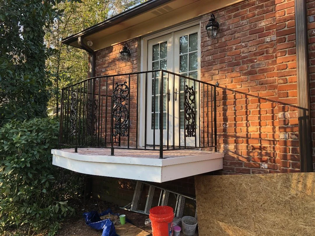 slight curve balcony handrails with design