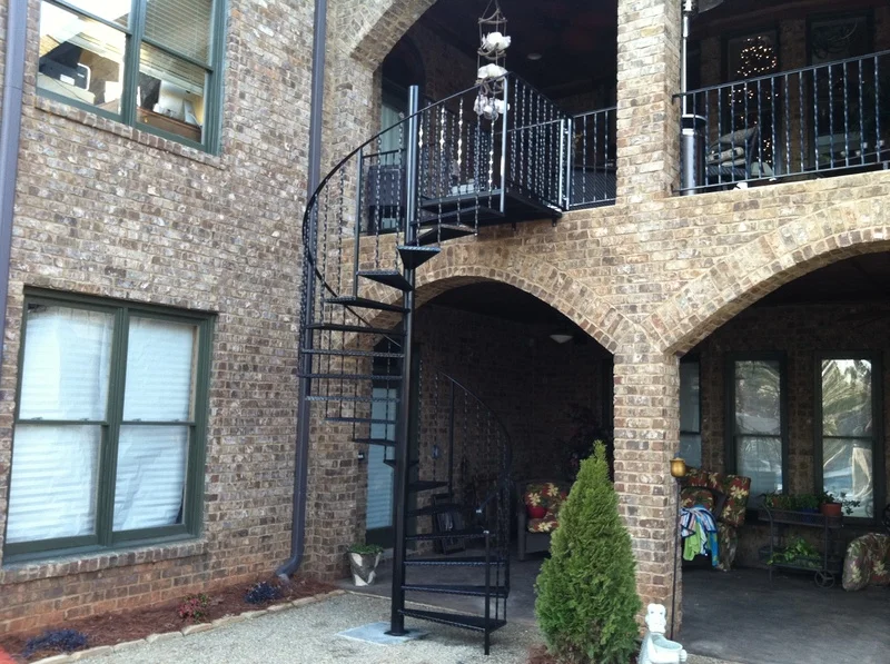  Spiral Staircase with twisted balusters 