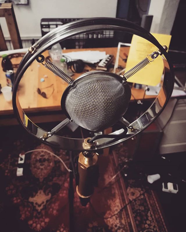 Say hello to our newest bandmember, &quot;louise&quot; built by @eartrumpetlabs, what a beauty! 
#memoryofanelephant #band #olten #newbandmeber #louise #eartrumpetlabs #singlemic #newsetup #rehearsel