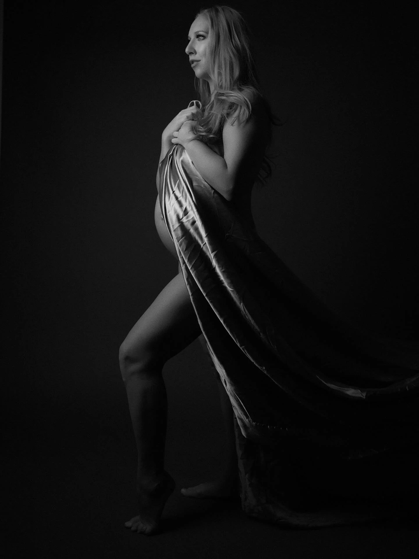 A mama to be is just so beautiful. You may be wondering at the miracle that is your body or maybe you&rsquo;re wondering what the heck happened to your body. Either way, you deserve to see yourself in the professional light that celebrates you for be