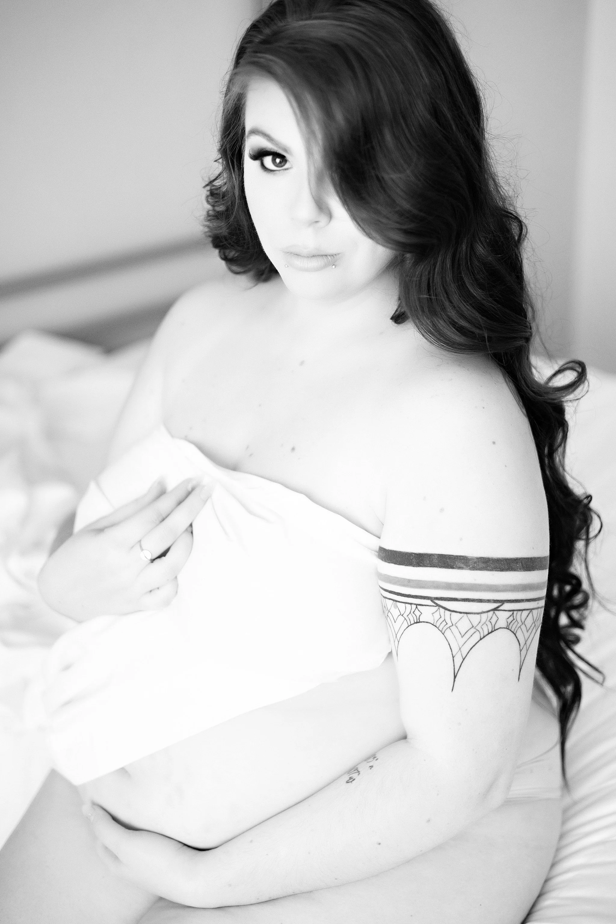 AW-lavish-boudoir-maternity-Leslie- 423.jpg