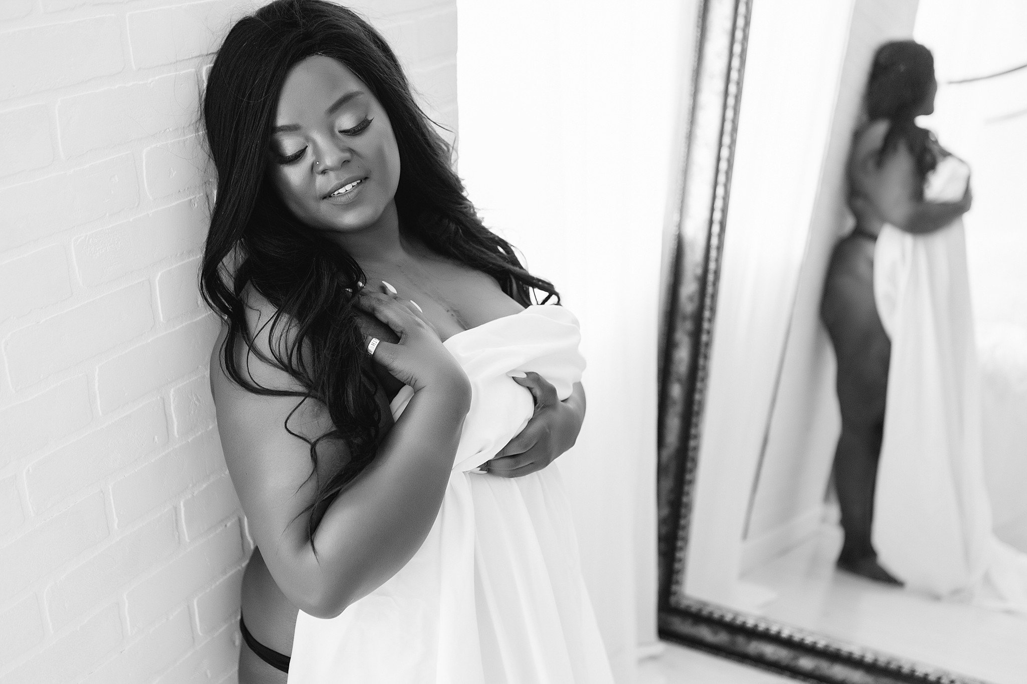 LM-lavish-boudoir- Leslie - 0025-bw.jpg