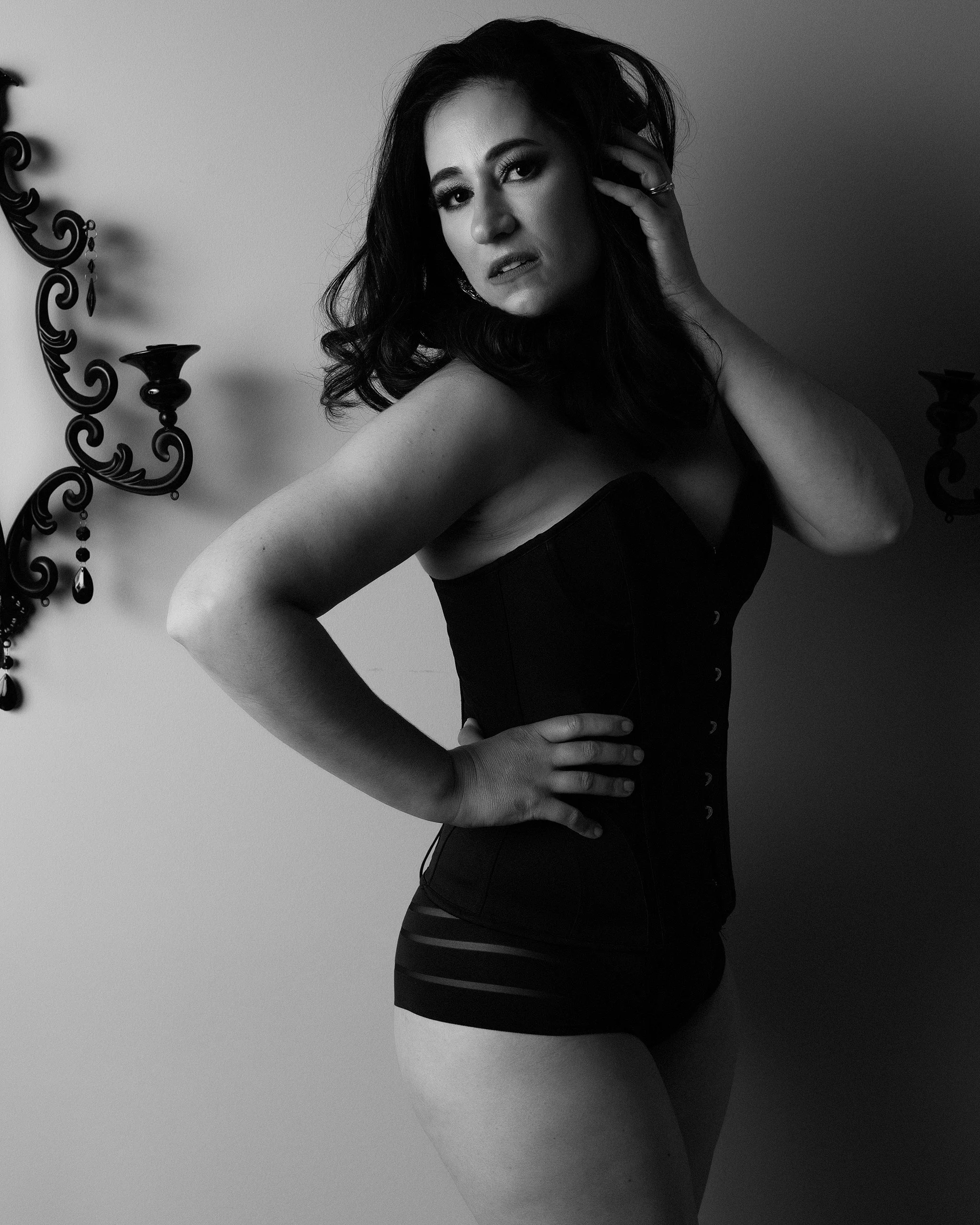 LS-Lavish-Boudoir-2023- 1017-BW.jpg