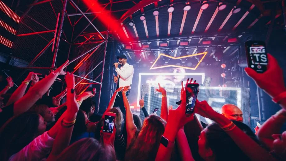 BudClub_Moskou_CraigDavid_credits-RaulAragao_8.jpg