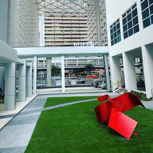 New installation in Downtown Miami 😍
.
.
.
.
.
.
.
#publicart #red #sculpture #downtown #artlovers #monumental #artist #newinstallation #new #miami #palmbeach #florida