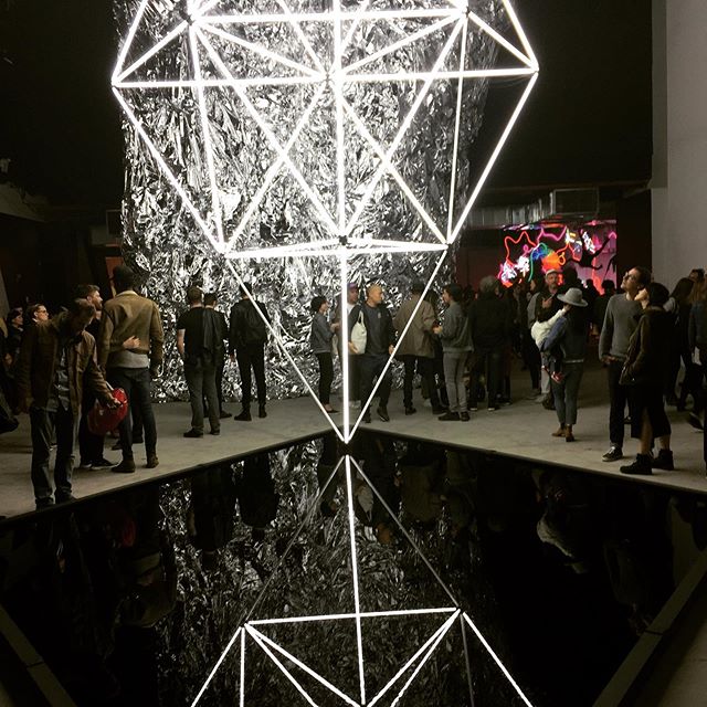 Public Art at a fair in NYC
.
.
.
.
.
.
#publicart #installation #sculpture #lightsculpture #reflection #light #art #newyork #nyc #miami