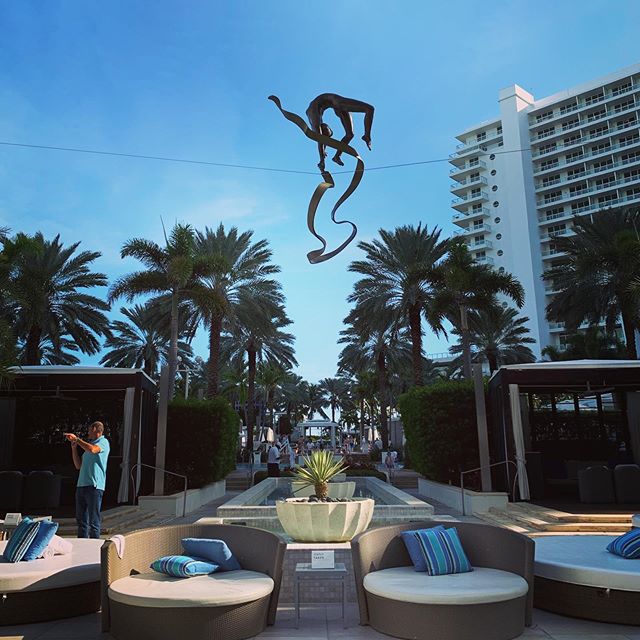 Newest addition to Fountain Blue entertaining space 😍
.
.
.
.
.
.
#publicart #fountainbleau #grootman #art #miamibeach #artbasel #artbaselmiamibeach2019 #entertainment