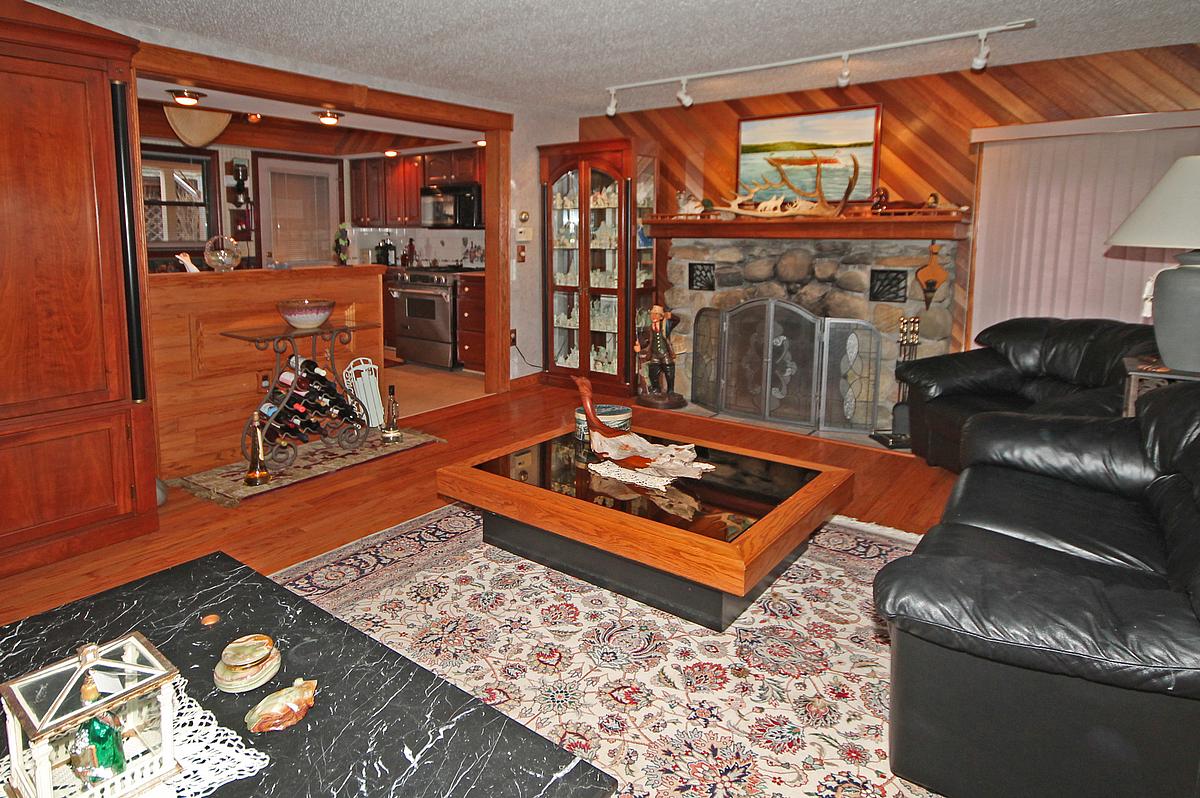livingroom3_Rich Testa - 4988 East Lake Road.jpg
