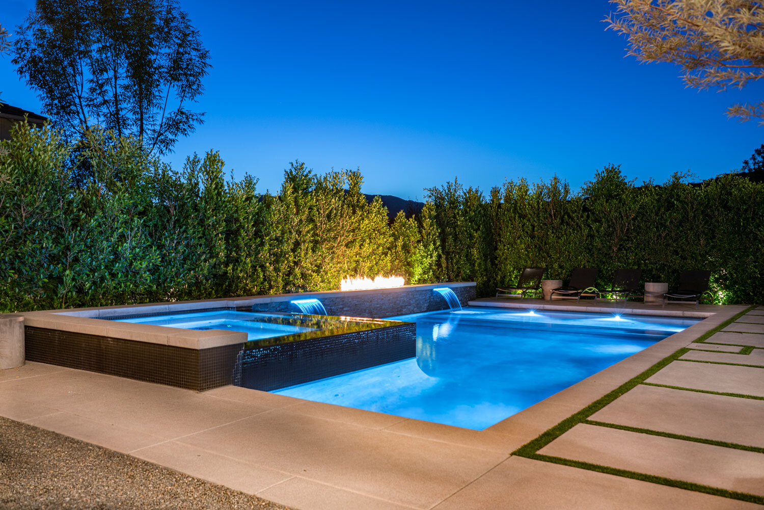 modern-pool-hot-tub-fire-pit-dusk-waterford-construction.jpg