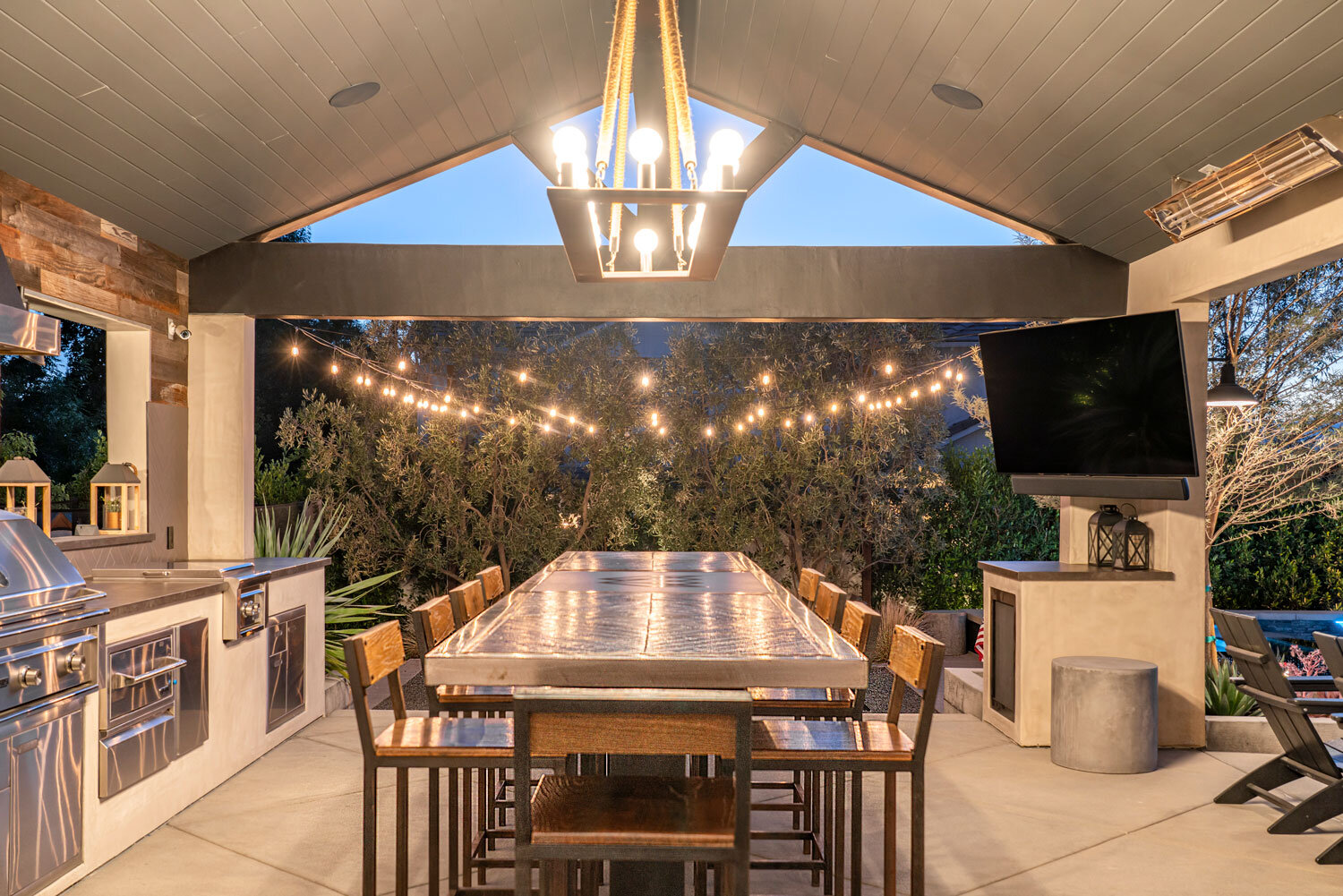 outdoor-kitchen-dining-room-waterford-construction.jpg