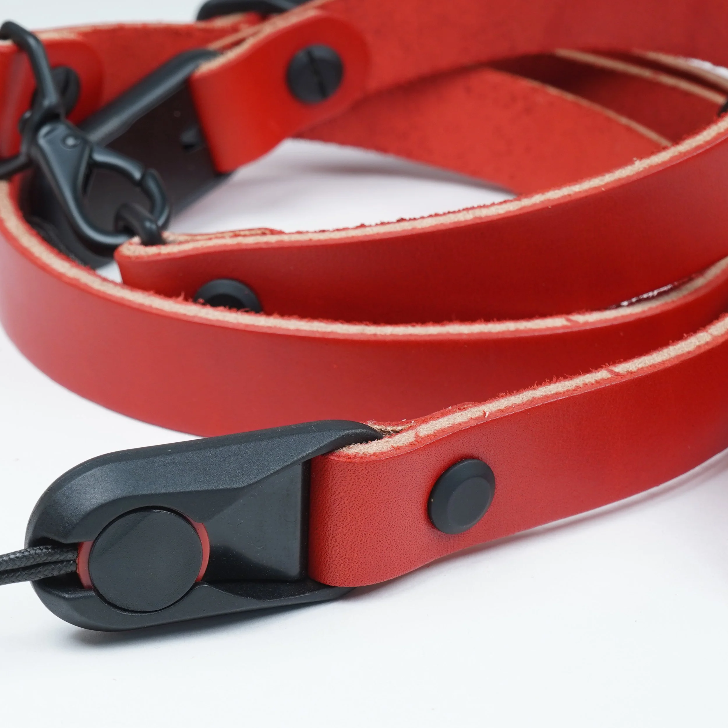 CAMSTRAP_RED001.jpg