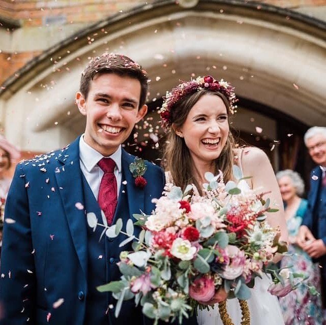 Young love 💕 

You can see that Jess and Rupert had a super happy wedding day with this lovely photo from @charlottemailphoto capturing smiles, 😀 confetti 🎉 and our wild style bouquet 💐 

#weddingday
#weddingphotography
#wildgardenstyle
#wildflow