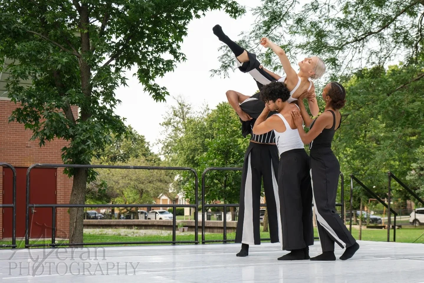 You have four more chances to catch @danceintheparks this week! A beautiful collection of works, stunning cast, and a chance to explore some of Chicago's most spectacular public spaces ✨✨ 

#DIP2024 #nightoutintheparks #ChicagoParkdistrict #dancephot