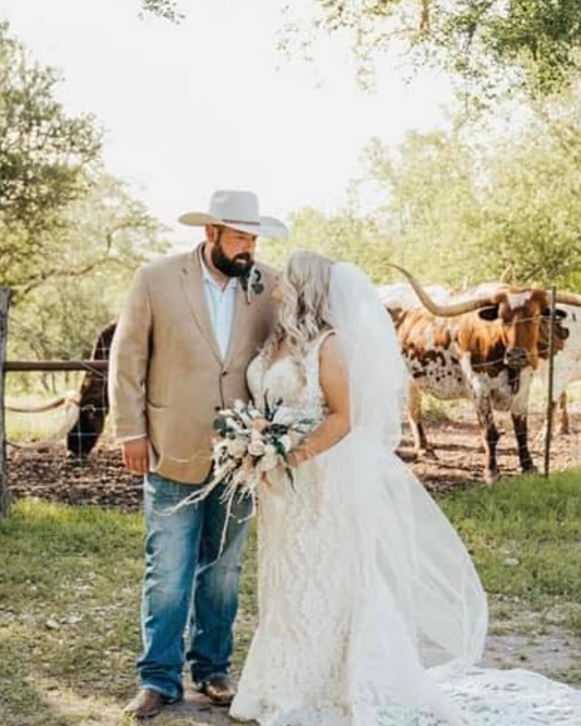 One year later and still loving every minute with you. 🤍

Happy First Anniversary, Josh + Kaylee! 🫶🏻

Photo: @heidi_m_photography 

#happyanniversary #firstanniversary #weddinganniversary #bride #groom #love #mrandmrs #harperhillranch #ranchweddin