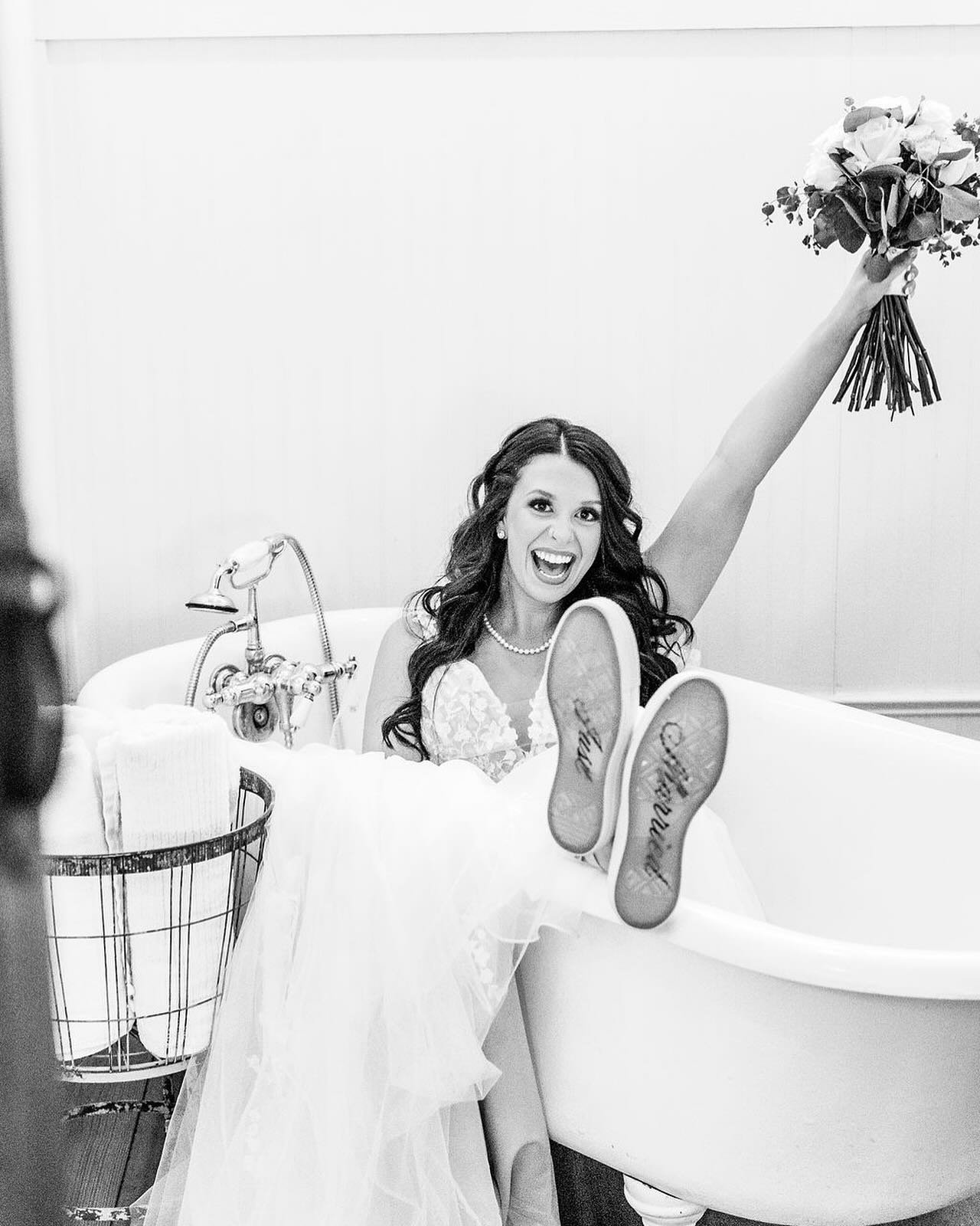 Bridal Bliss 🤍👰🏻&zwj;♀️

Photographer: @tarawilliams.photography 
Hair + Makeup: @southern.tease @jacisdailydos @marisa_mua_c 
Dress: @celebrationsbridalandprom 
Jewelry: @skincarebystacy 

#bride #bridalphotography #bridalmakeup #bridalhair #brid