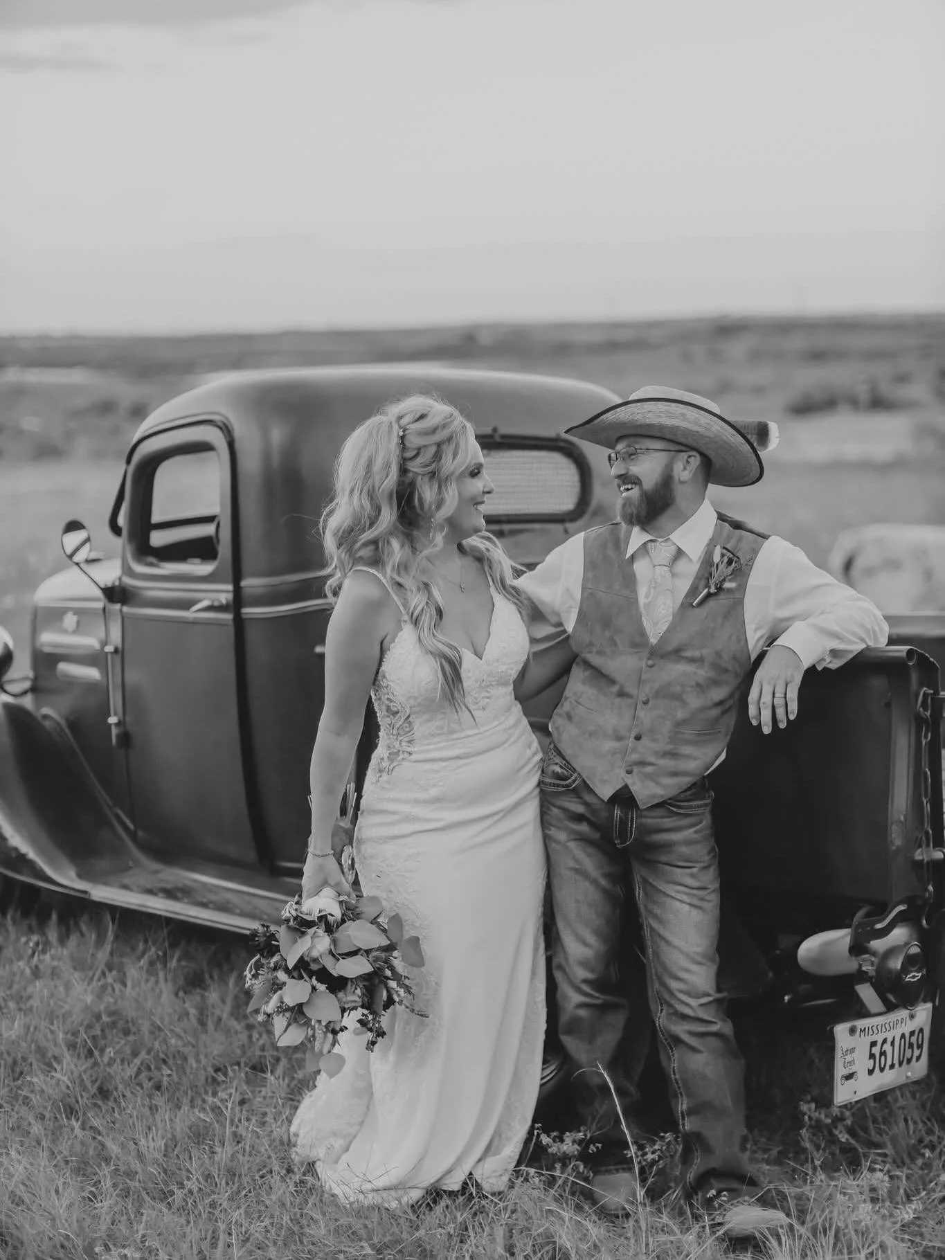Happy First Anniversary, Stephen + Joanie! May the Lord bless your marriage always. 🫶🏻🤍

Bartending: @rivercitybartending 
Catering: @kreuzmarket 
Coordination: @eventsofnv 
Desserts: @emeraldwhisk 
Dress: @celebrationsbridalnbtx 
Entertainment: @