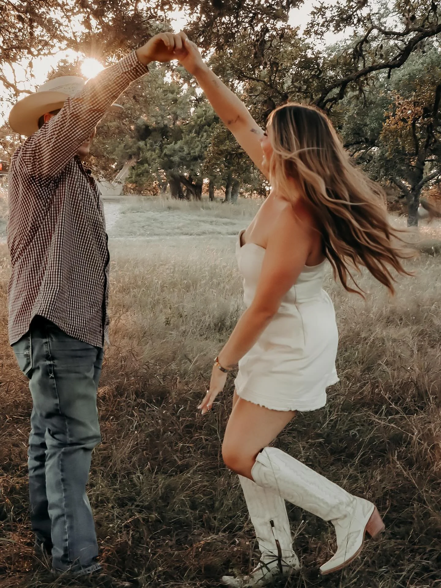Love is the loveliest thing of all. 🫶🏼🤍

Happy Wedding Day, Hannah + Ross! 

Photographer: Toni Ann Photography

#weddingday #engagementphotos #soontobemrs #harperhillranch