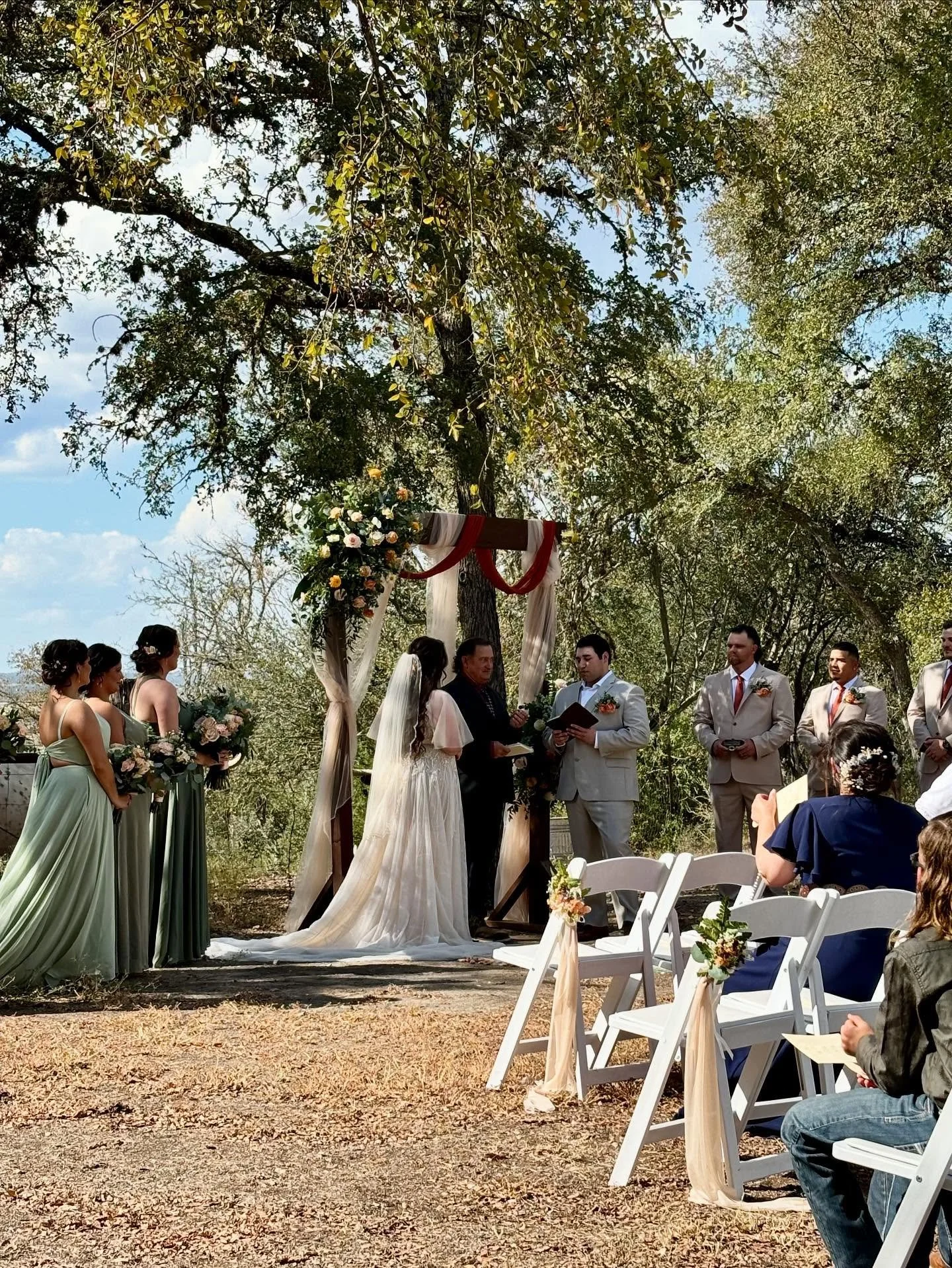 Happy First Anniversary, Marc + Lauren! 🫶🏼 May the vows you took a year ago today be forever remembered and cherished. ♾️🤍

#happyanniversary #firstanniversary #married #husbandandwife #octoberwedding #harperhillranch