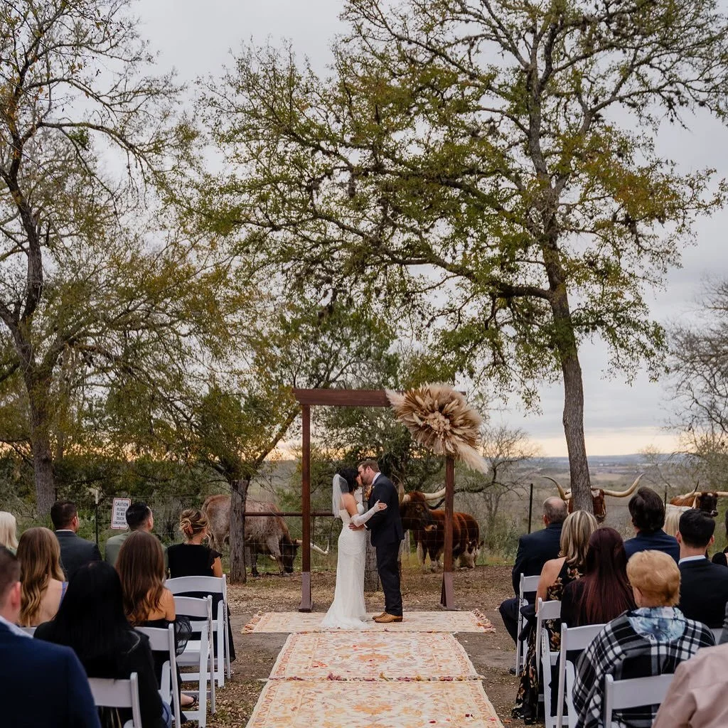 Making sweet memories one kiss at a time. 💋🫶🏻

Happy First Anniversary, Grant + Lauren! 🤍

Photography/Videography: @witteidea 
Bartending: @rivercitybartending 
Catering: @unpoconb 
Coordination: @eventsofnv 
Desserts: @laikacheesecakes @unpocon