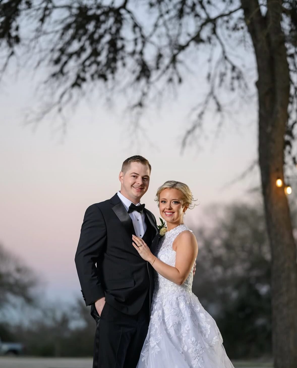 Today we celebrate this sweet couple&rsquo;s first anniversary. 🫶🏼 What a privilege to be a part of their Best Day Ever. Happy Anniversary, Spenser + Brooke! 🤍

Photography: @sungoldphoto 
Coordination: @marin_everafter 
Bartending: @rivercitybart