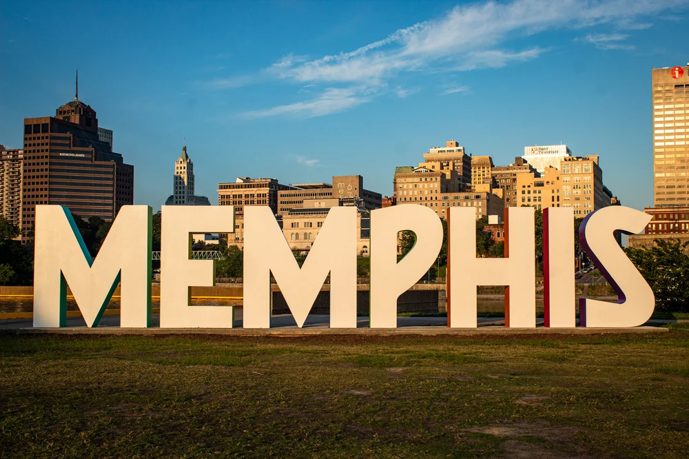 Wander around Memphis