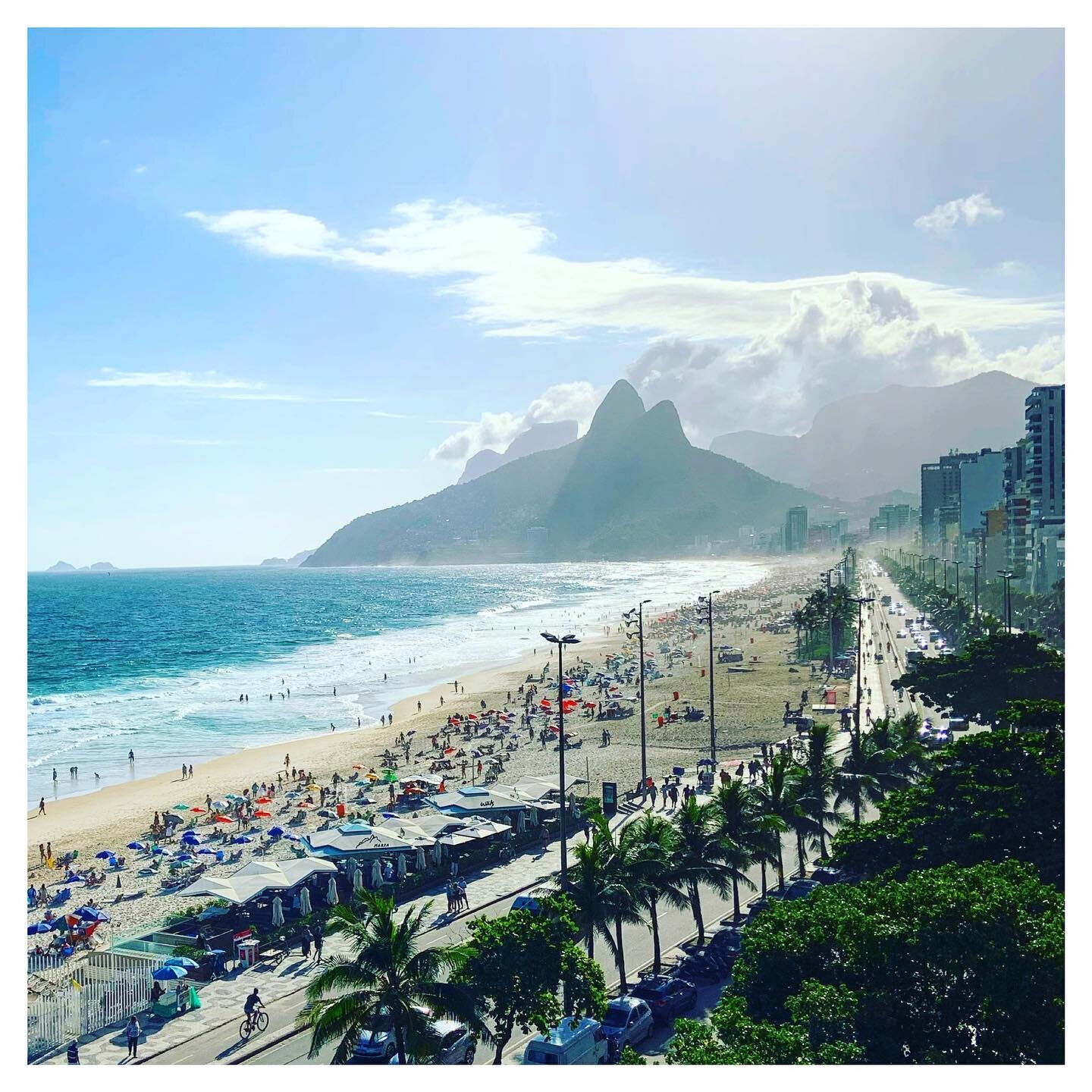 Exactly one year ago...enjoying afternoon bubbles on the @fasano rooftop while soaking in these iconic Rio views 🥂
*
What. A. Year. 🌪
*
Nothing like looking back at our #lasttrip pre-COVID era to serve as a reminder to take a breathe and enjoy the 