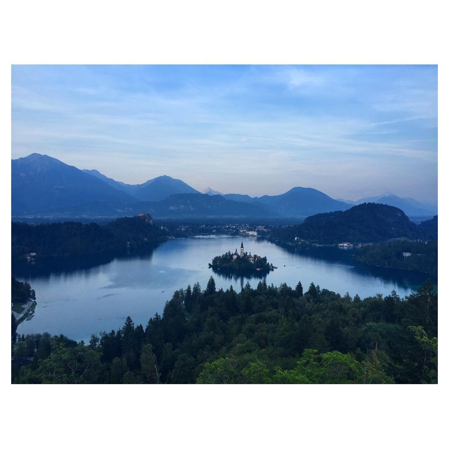 Some Monday travel inspiration, brought to you by magical Lake Bled 💕
*
Is this on your bucket list?! ✨
*
📍Lake Bled, Slovenia 🇸🇮
*
*
*
#sLOVEnia #lakebled #wanderfuljourneys #bucketlisttrip