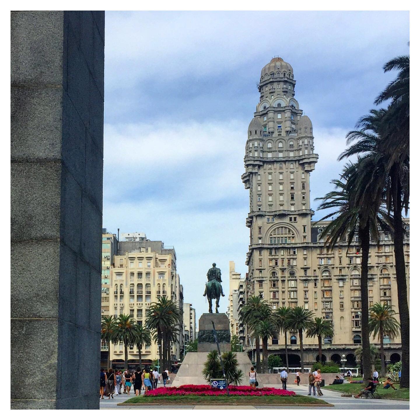 My phone&rsquo;s &lsquo;featured memories&rsquo; has me reminiscing about wanders through Montevideo 💞
*
Have you been to Uruguay&rsquo;s beautiful capital?! ✨
*
📍Montevideo, Uruguay 🇺🇾
*
*
*
#wanderfuljourneys #montevideo #uruguay #southamerica 