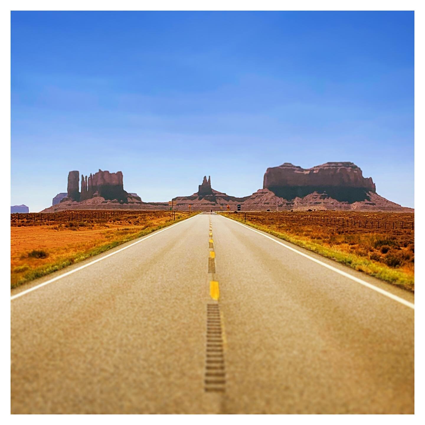 Summer is almost here! ☀️
*
Who&rsquo;s ready to get back out on the road?! 🔥
*
📍Monument Valley, Utah, USA 🇺🇸
*
*
*
#wandertheusa #roadtrip #monumentvalley #nationalpark #utah #lifeelevated #americathebeautiful #usa