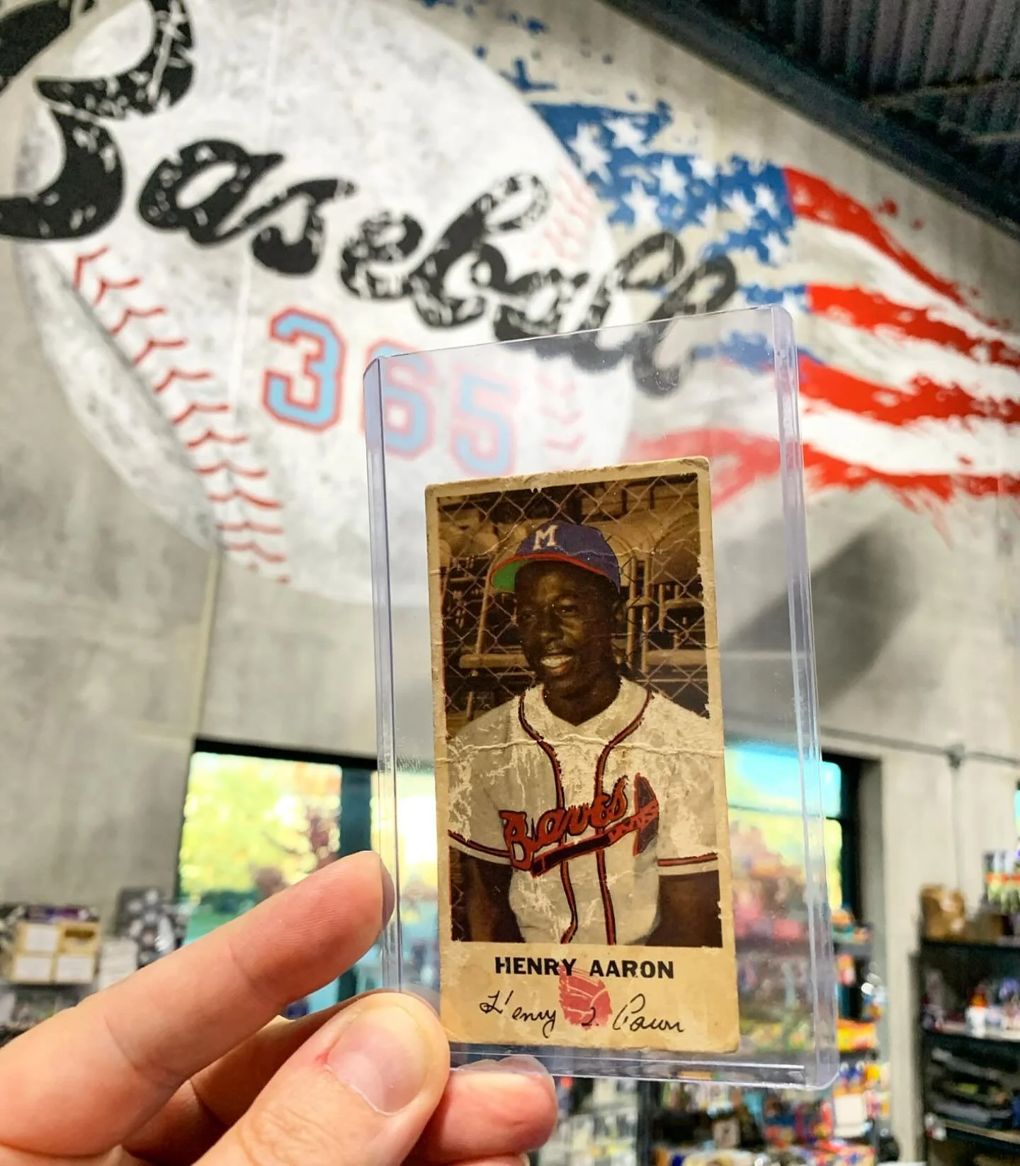 How cool is this?  One of Hank Aaron’s rarest rookie cards just came into the shop.  It’s a 1954 Johnston Cookies issue.  Not in great shape, but a very rare and valuable card. 🇺🇸 
#baseball365 #baseball365cards #baseballcards #baseball