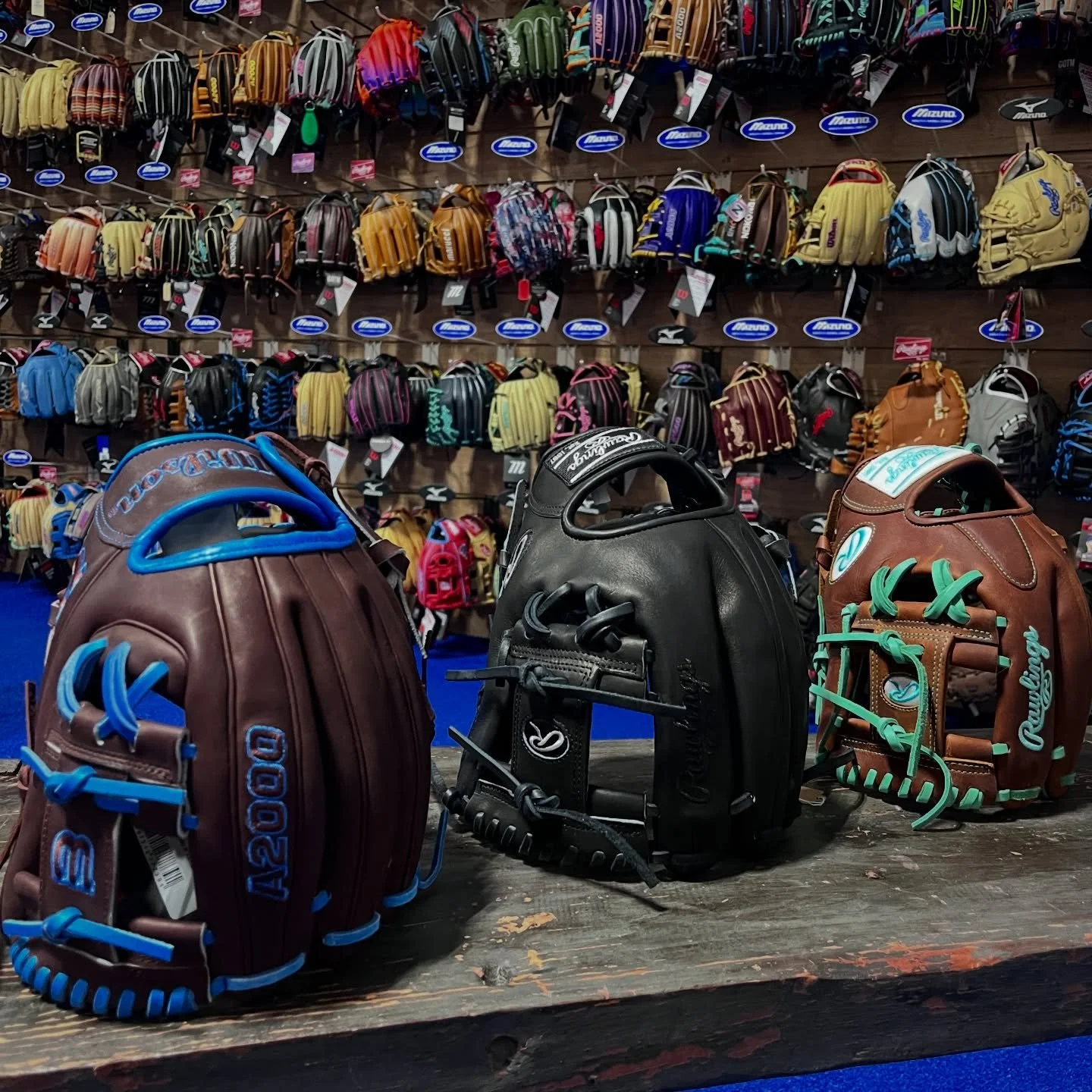 🎅🏻Not a better Christmas present than a Baseball 365 Exclusive glove.  Three of my favorites right here but we have many many more! 🎄