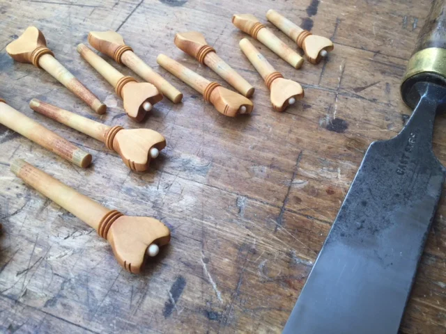 Jonathan_Hill_violadamore_pegs.jpg