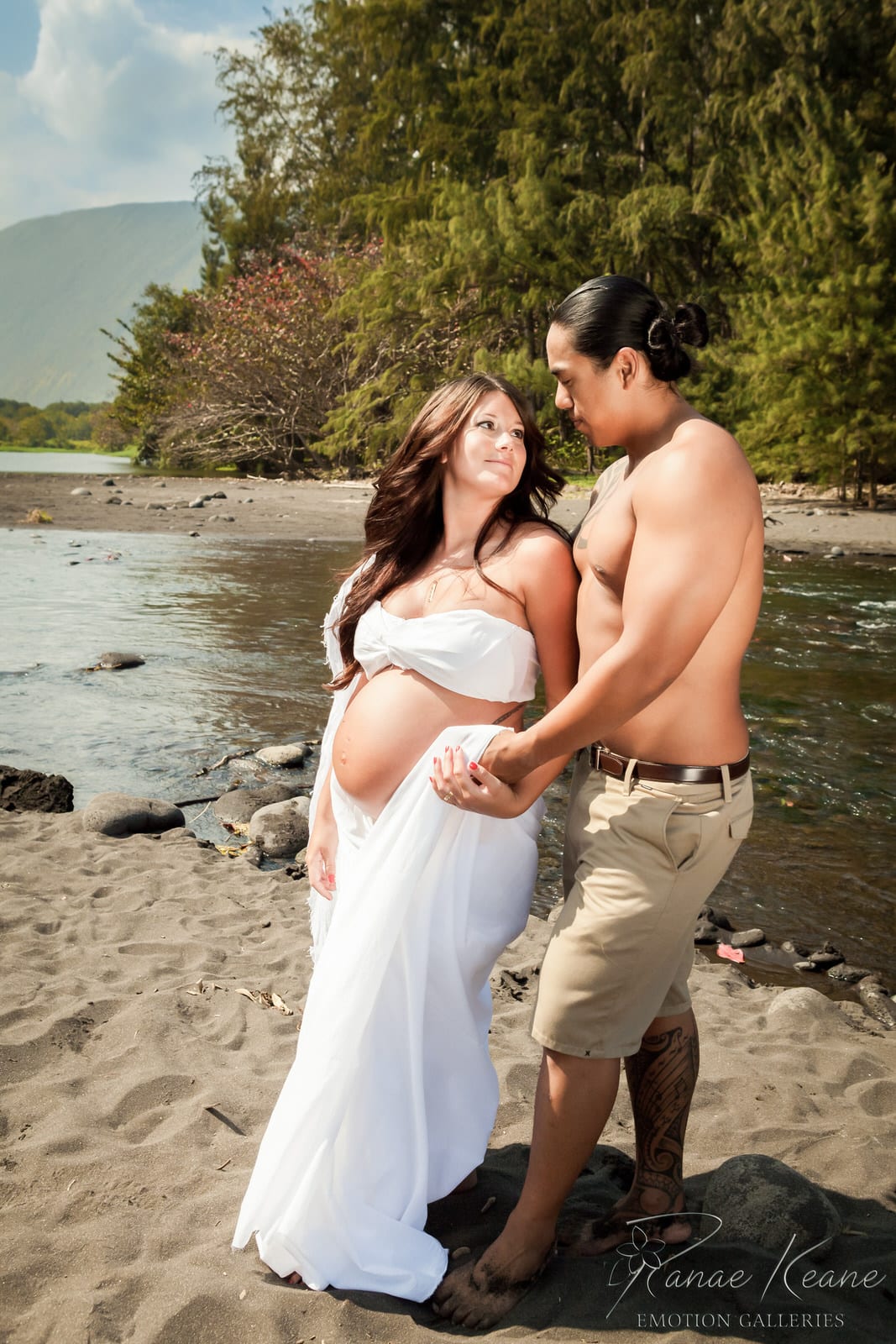 Big-Island-Maternity-Photographer-Luxury-Timeless-Hawaii-21.jpg