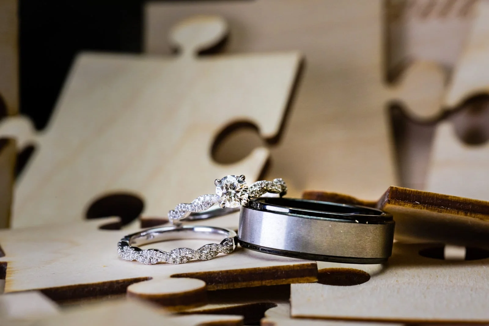 Hawaii-Wedding-Photographer-Ring-Details-Engagement-Ring-Off-camera-flash-macro-10.jpg