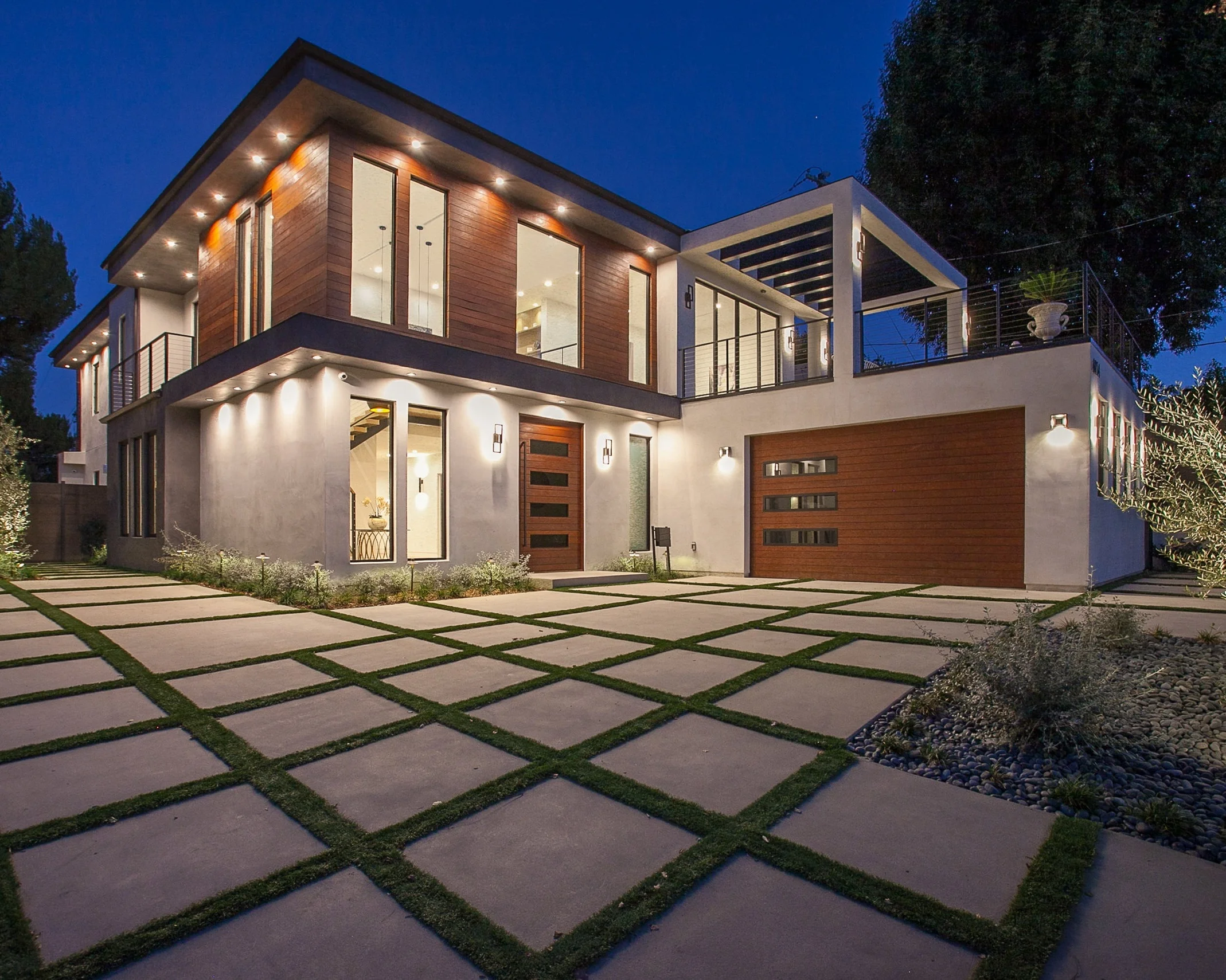 4854 ALONZO AVE $3,400,000 | ENCINO Represented the seller after a prior agent did not successfully get the property sold. I sold this without any price reduction after bringing it to the market, again!