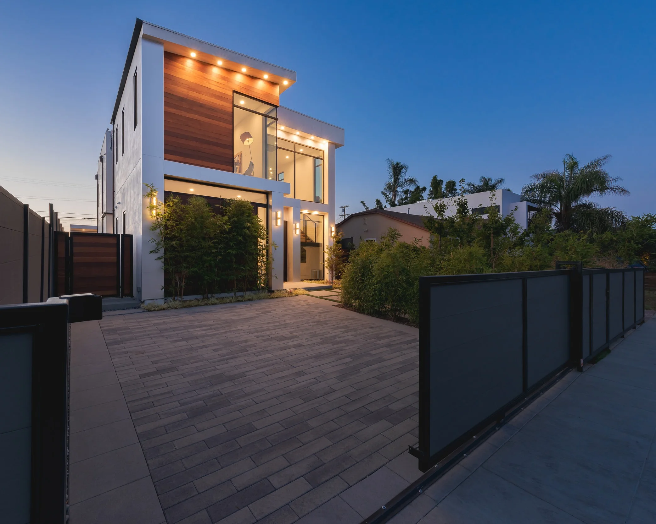 829 FLOWER AVE