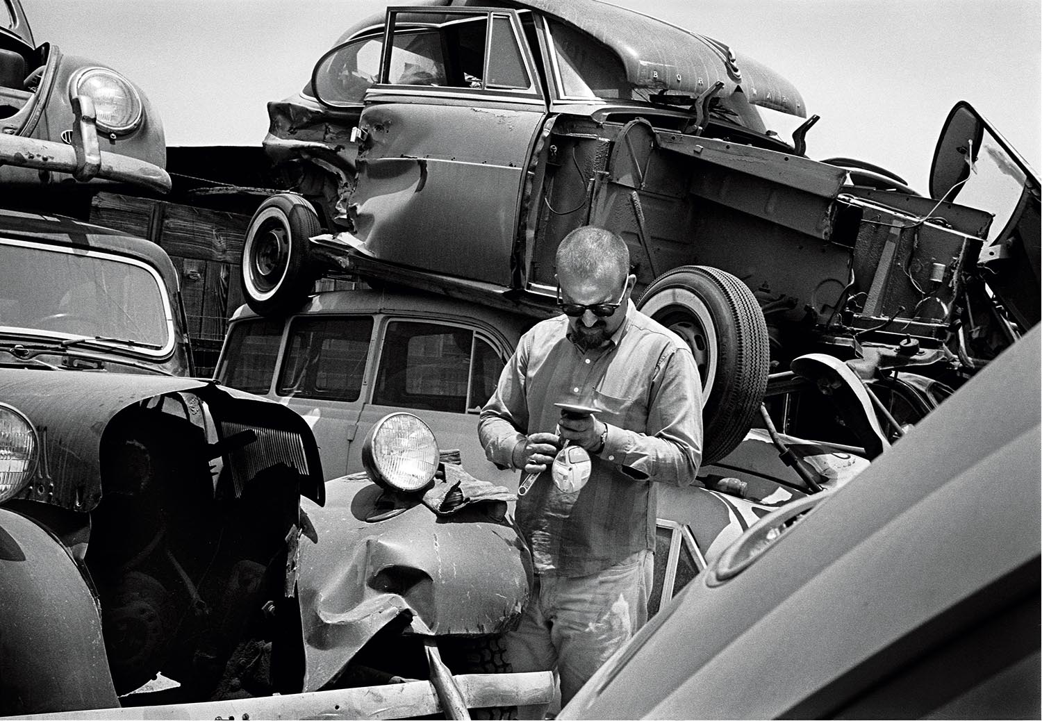  EDWARD KIENHOLZ   Salvaging parts for his assemblage works, North Hollywood, California, 1962  