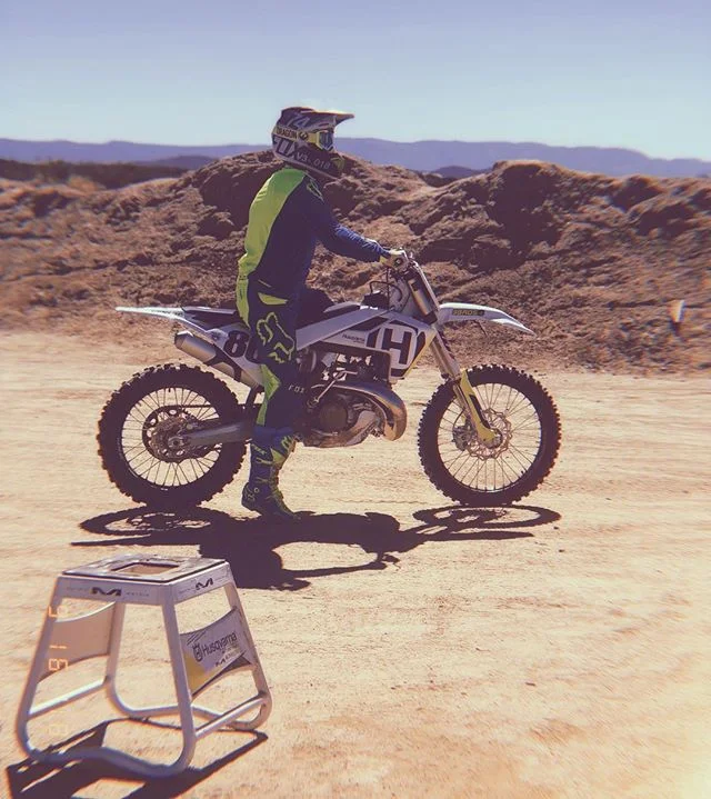 views on views @cahuillamx @owmkurtis #cahuillacreekmx #mx #moto #ride #husqvarna #foxmoto #socal #photography #fun #motorcycle #dirtbike #performance #sport #sunday #latergram