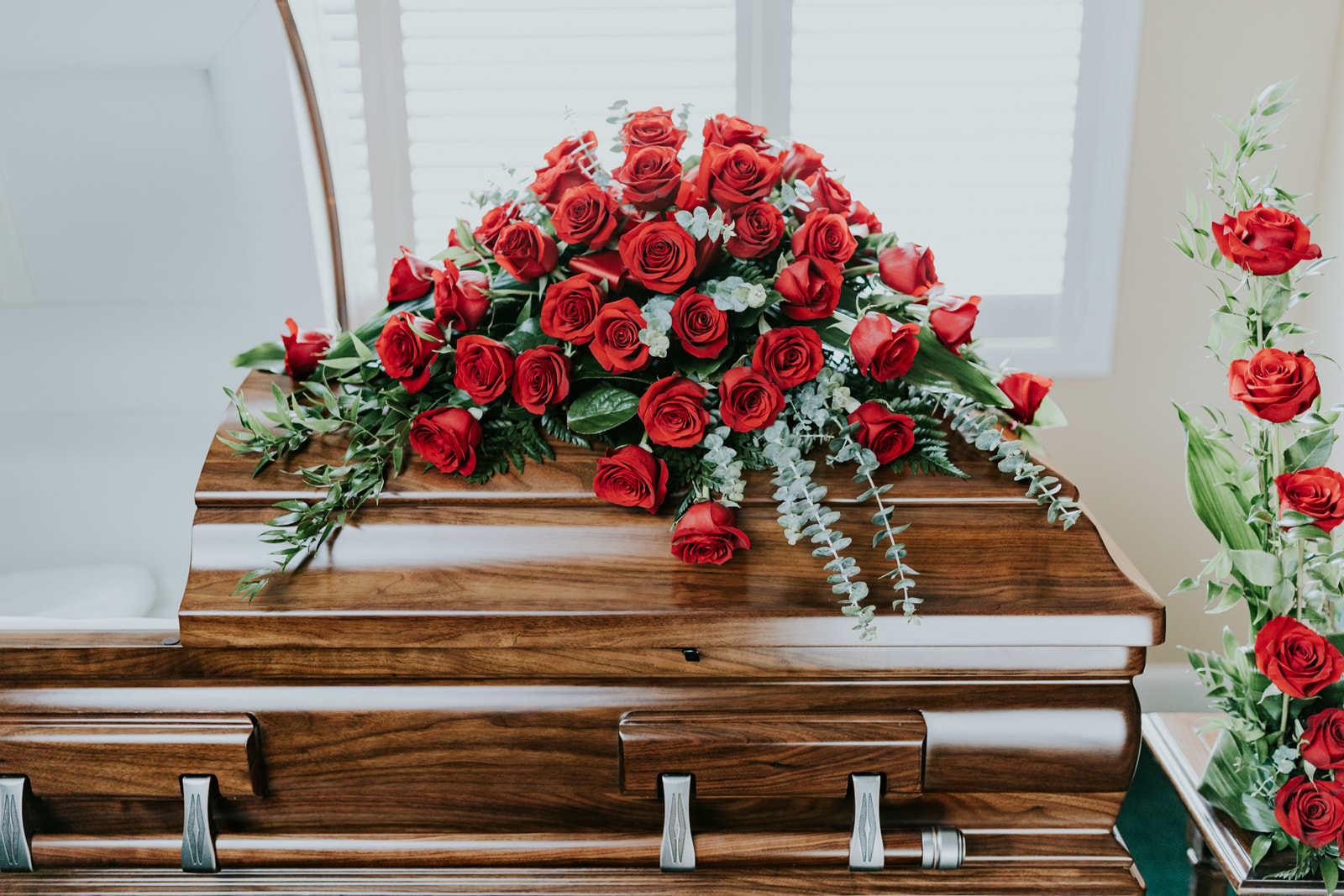 Windrose Casket Spray by Wyoming Stuyvesant Floral
