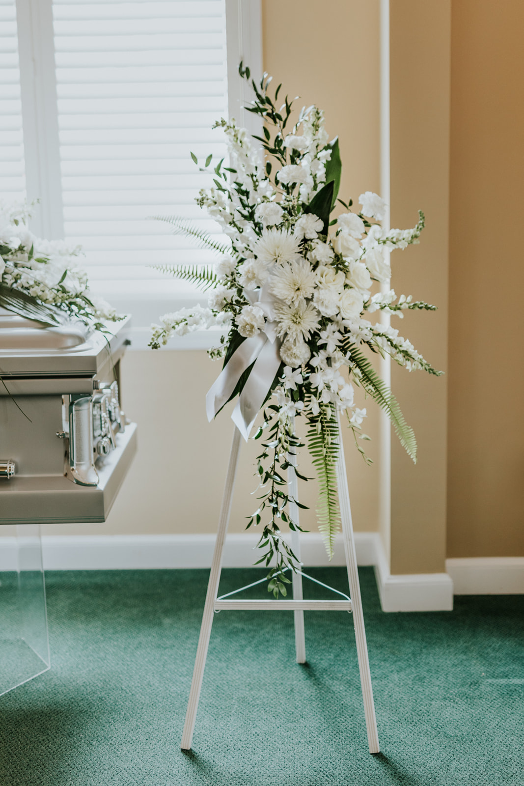 Pearlescent Easel Arrangement