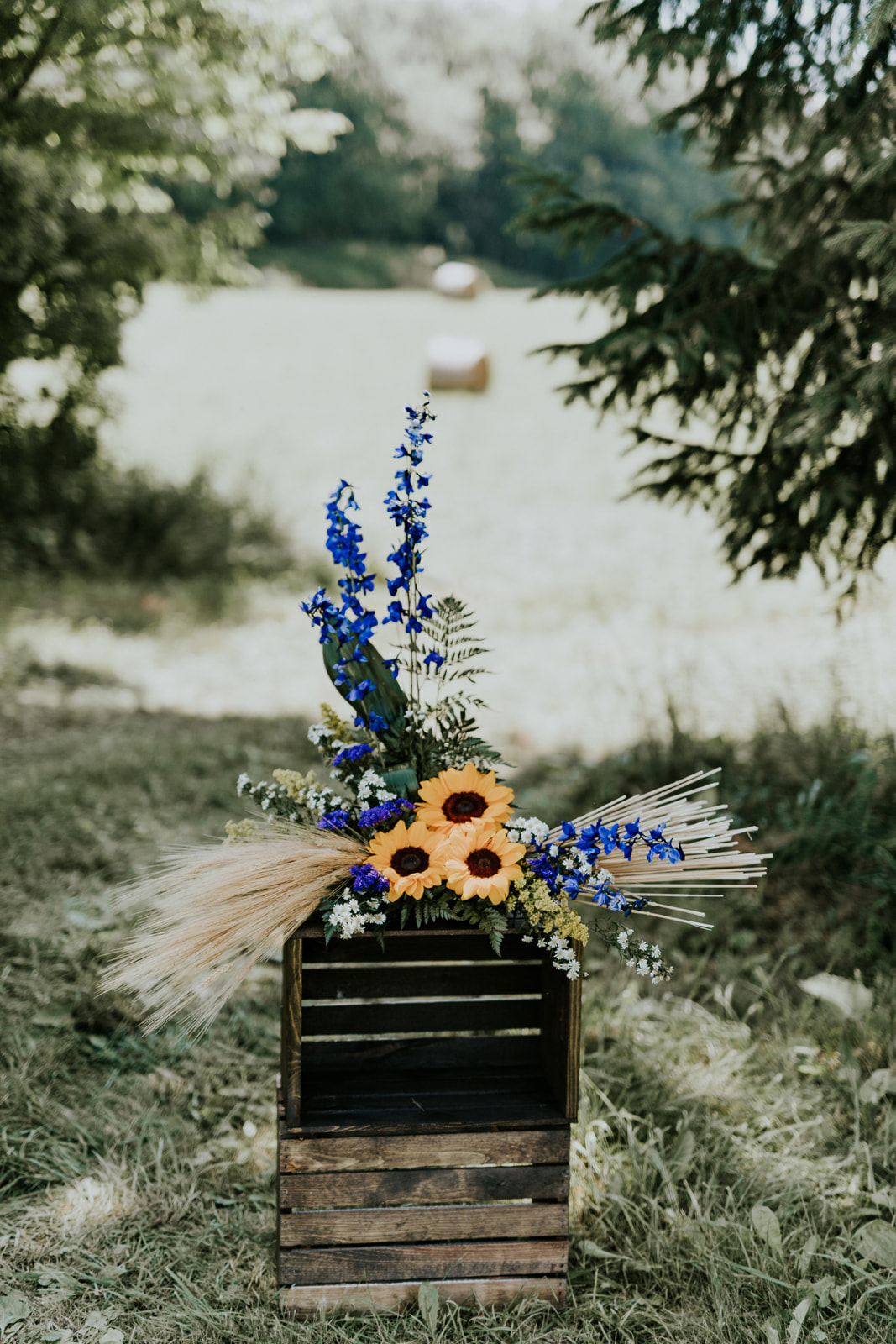 Bounty Pedestal Arrangement